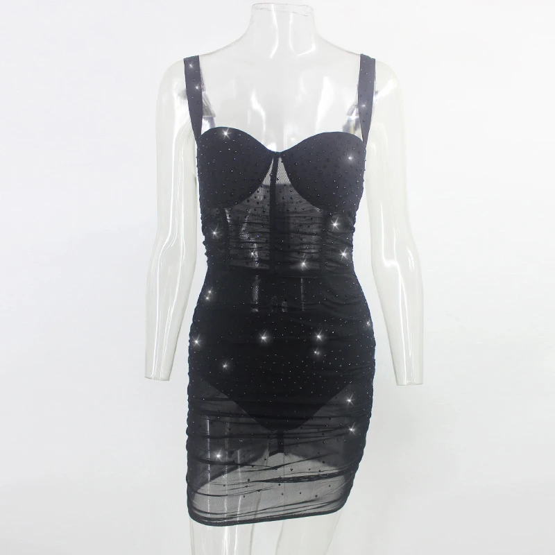 Летнее облегающее платье на бретелях спагетти соблазнительное блестящее