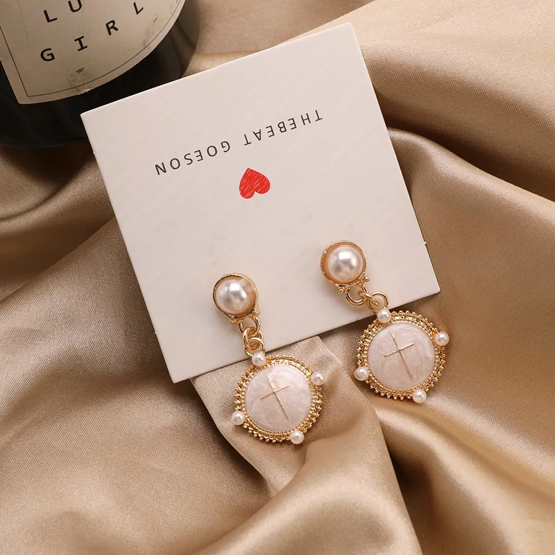 

Vintage Baroque Exquisite Imitation Pearl Cross Drop Earrings for Women Fashion Ladies Party Charm Jewelry Accessories