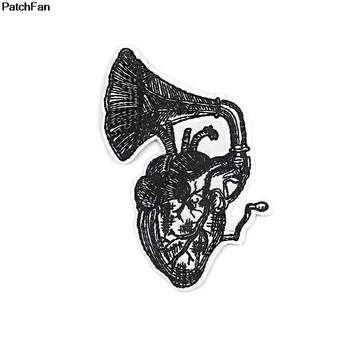 

20pcs/lot A3635 Patchfan Black And White Heart Gramophone Patch Applique Stickers Sew Or Iron On Shirt Badges For Music Gift