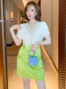 

Elegant V-neck Ruffles Shirt + Frog Stitching Lace Hem Overskirt Suit, Female 2020 Early Autumn New