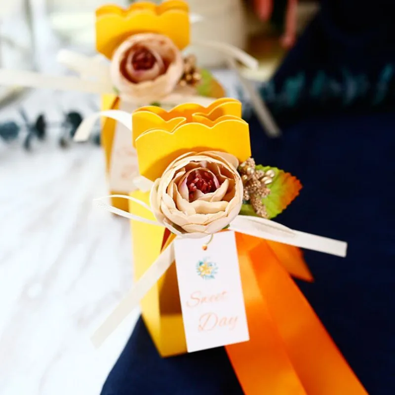 

2019 new style 5 pcs flower and ribbon card yellow box Creative candy wedding candy box European candy box romantic small size