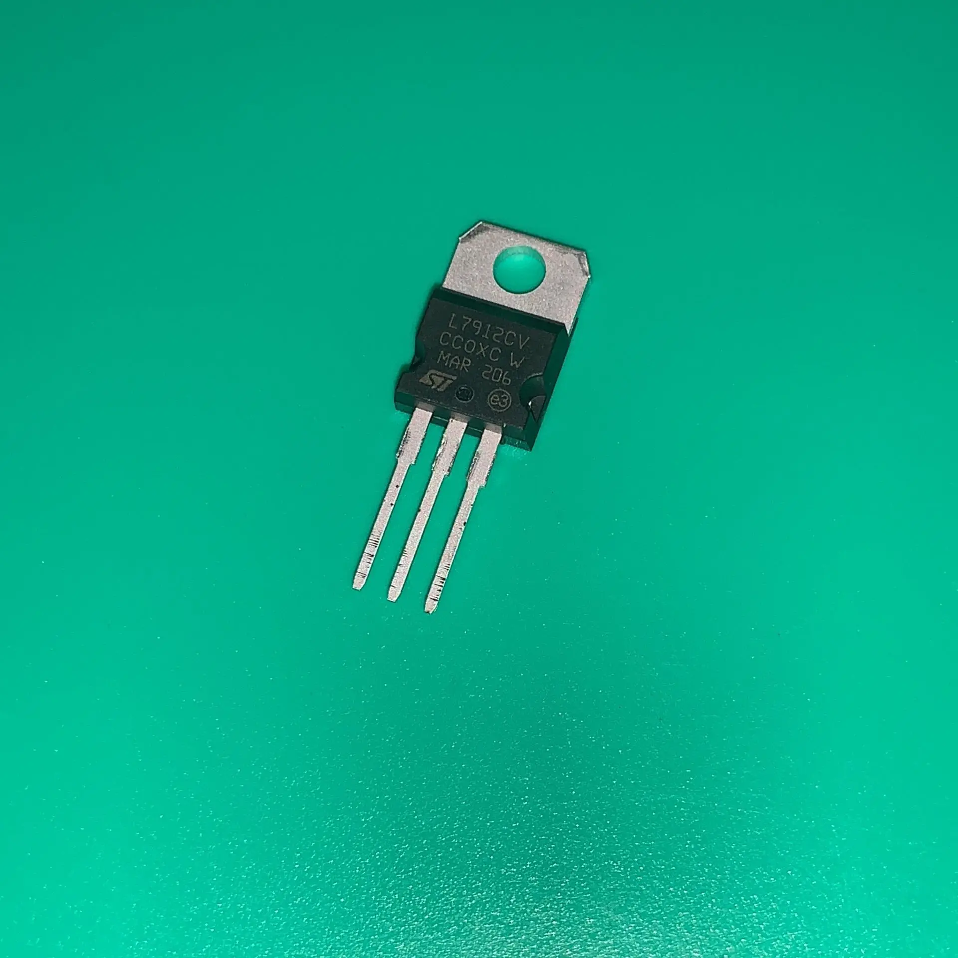 Регуляторы положительного напряжения IC REG LINEAR 20 шт./лот L7812CV TO220 L7812C V 12 В 1 5 А до 220