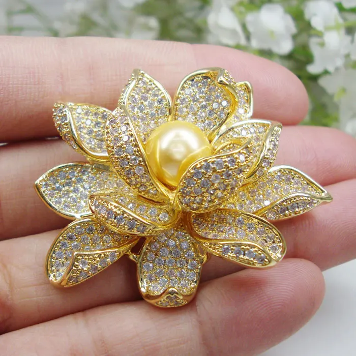 New Elegant Zircon Crystal Lotus Flower Woman Brooch Pin Brown Pearl Jewelry Fashion Accessories