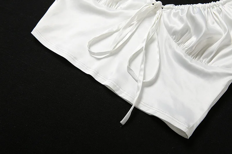 13747983786_1973477789