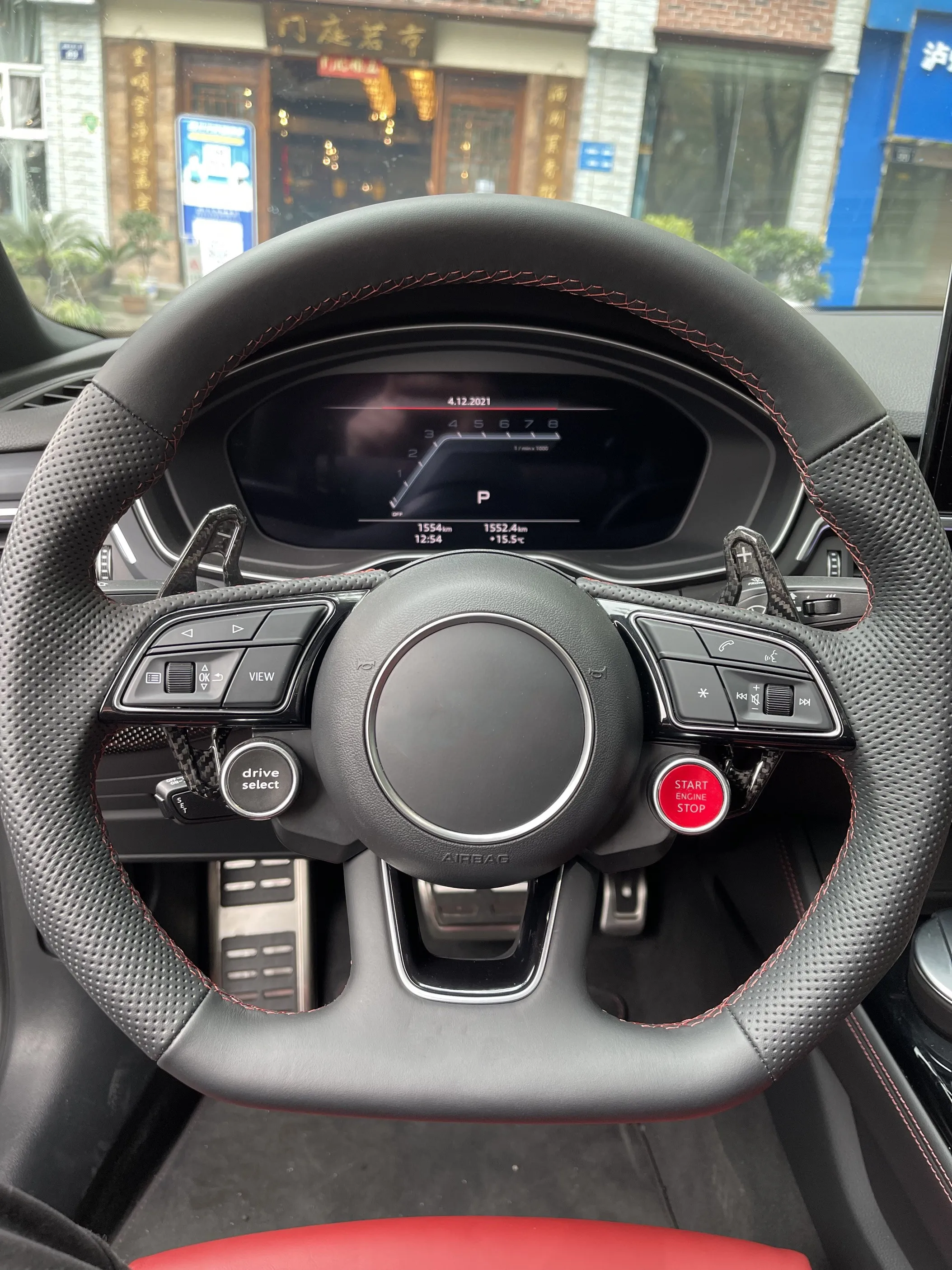 URUS 스타일 아우디 A3 A4 S4 A5 A6 S6 RS6 C7 C8 A7 S7 RS7 Q2 Q3 Q5 Q7 TT TTRS R8 탄소 섬유 스티어링 휠 패들 시프터