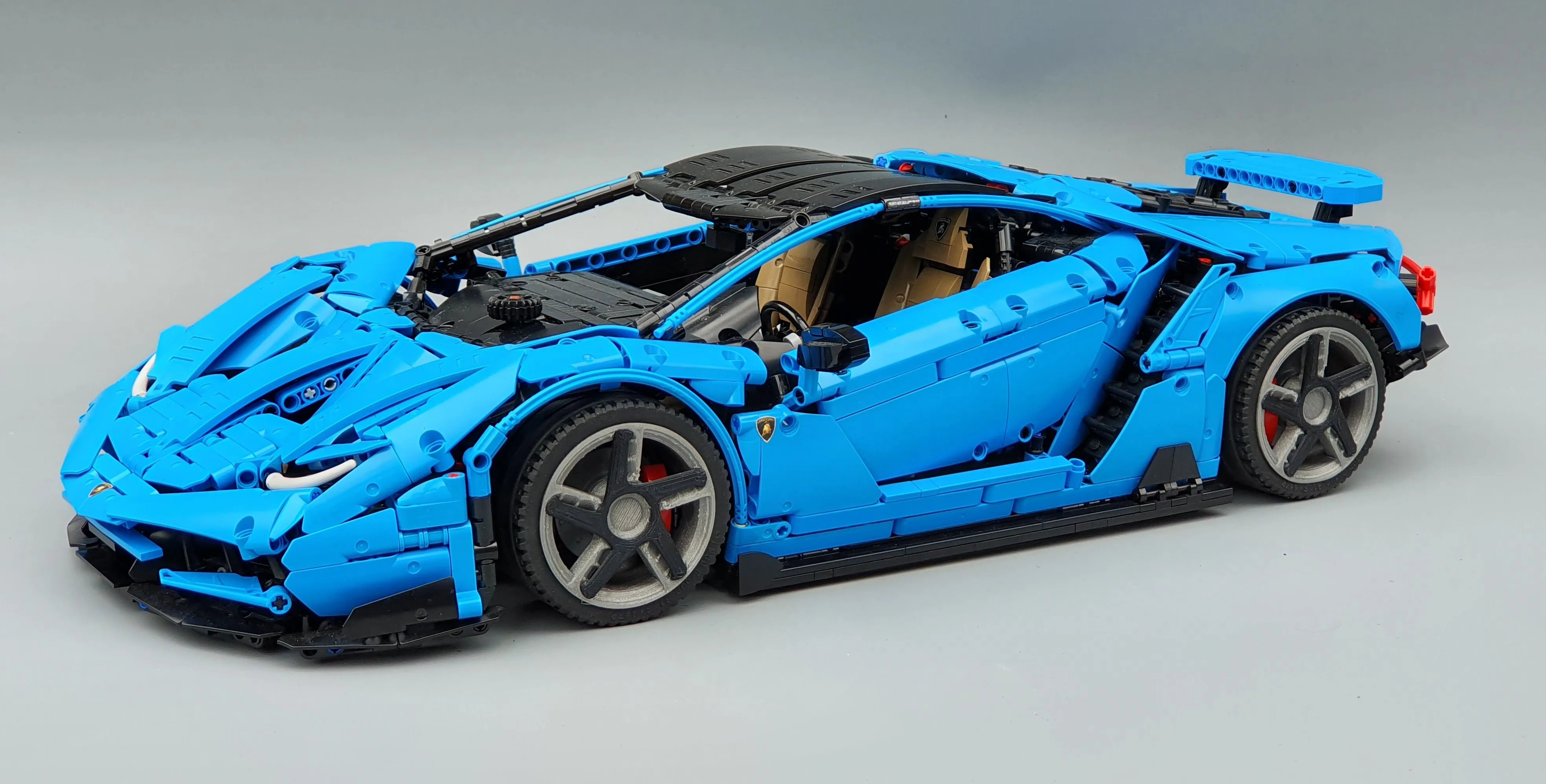 MOC 39933 Lamborghini Centenario 1:8 Hypercar with 3789 pieces