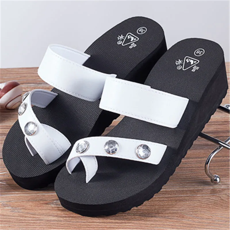 Шлепанцы женские на танкетке летняя обувь без застежек тапочки очень высоком