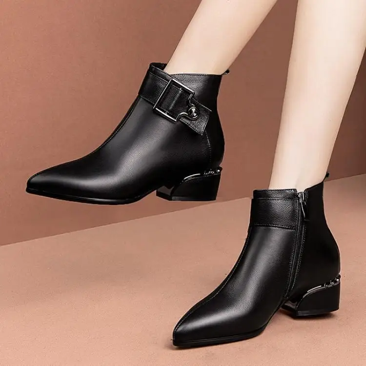 

In the spring and autumn period and the single shoe leather boots boots with thick with pointed Martin boots head layer cowhide