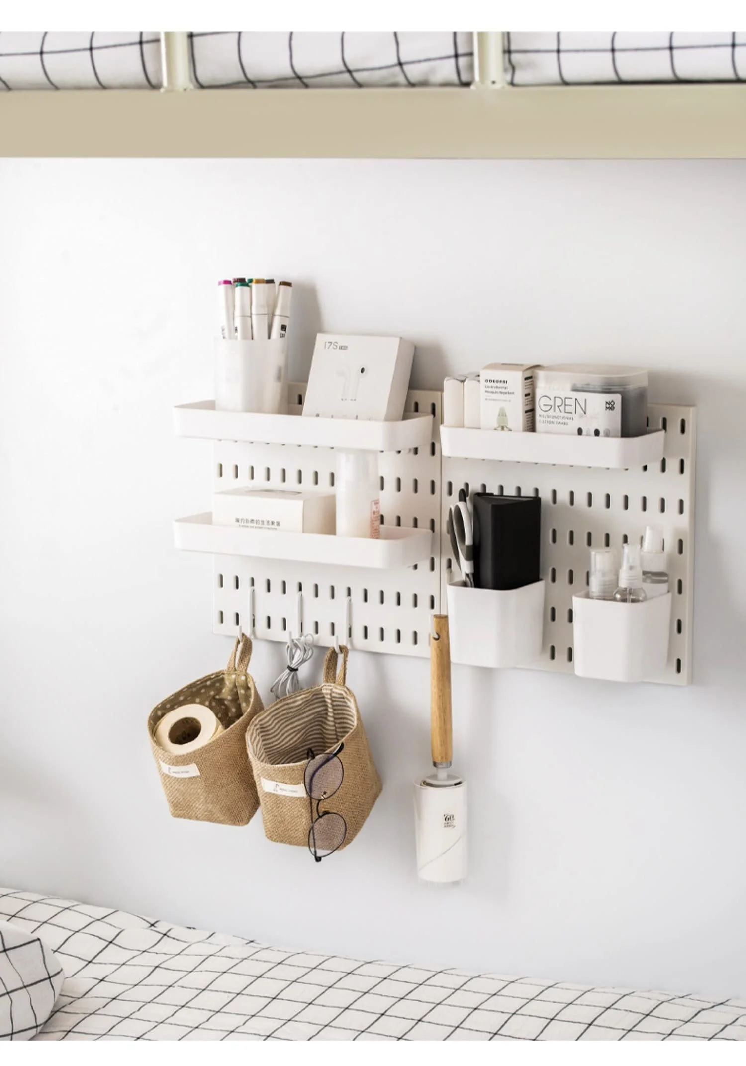 Rangements Suspendus au Plafond : Solutions Pratiques pour Maximiser l'Espace Rangements Suspendus au Plafond : Solutions Pratiques pour Maximiser l'Espace