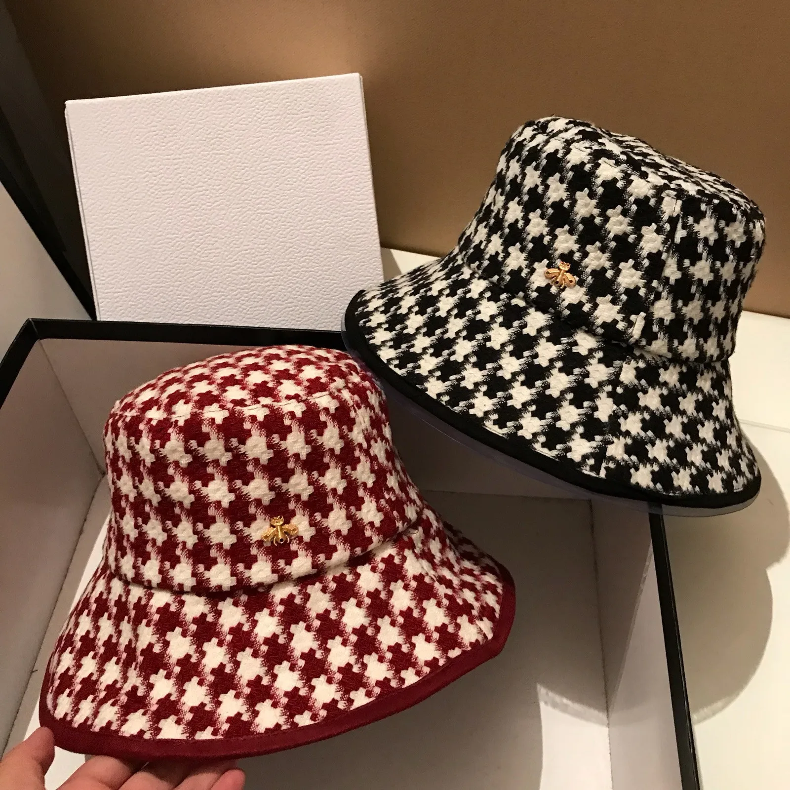 New Brand Bee Fashion Fisherman Women Hat Spring Autumn Winter Lattice Hat Black Plaid Hats Female Tweed Plaid Bucket Hats sun bucket hat