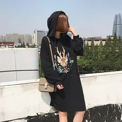Вышитый олень свободный крой средней длины с капюшоном пуловер толстовка женская весна корейский стиль студентов Повседневное платье