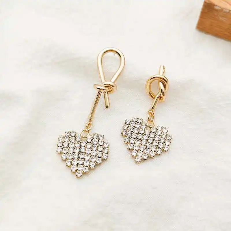 

Korean Version Of Elegant Love Knot Mosaic Earrings Lovely Temperament Sweet Asymmetric Heart Ears