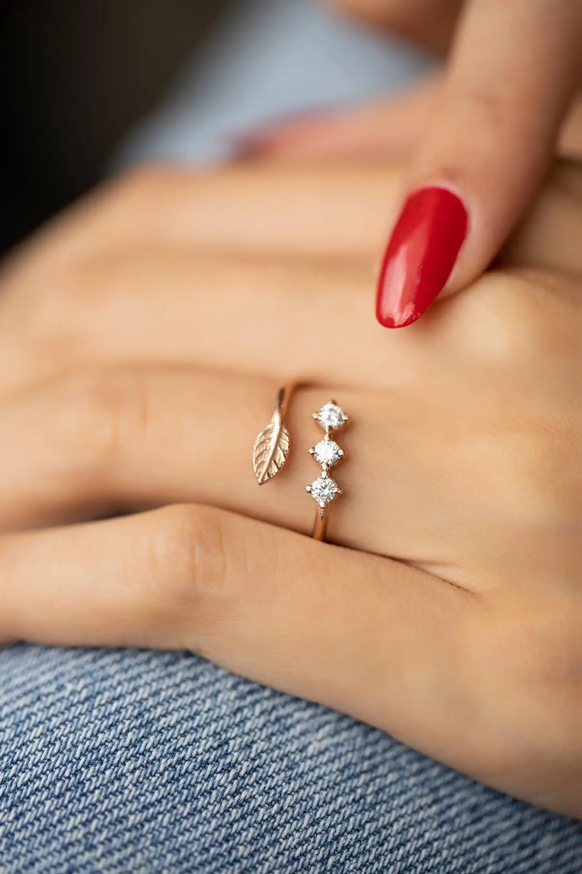 

Women Leaf Pattern Zircon Cz Rose Plated Silver Adjustable Italian Ring Elegant Design Elegant Jewelry Model 2021 Trend Style Fashion