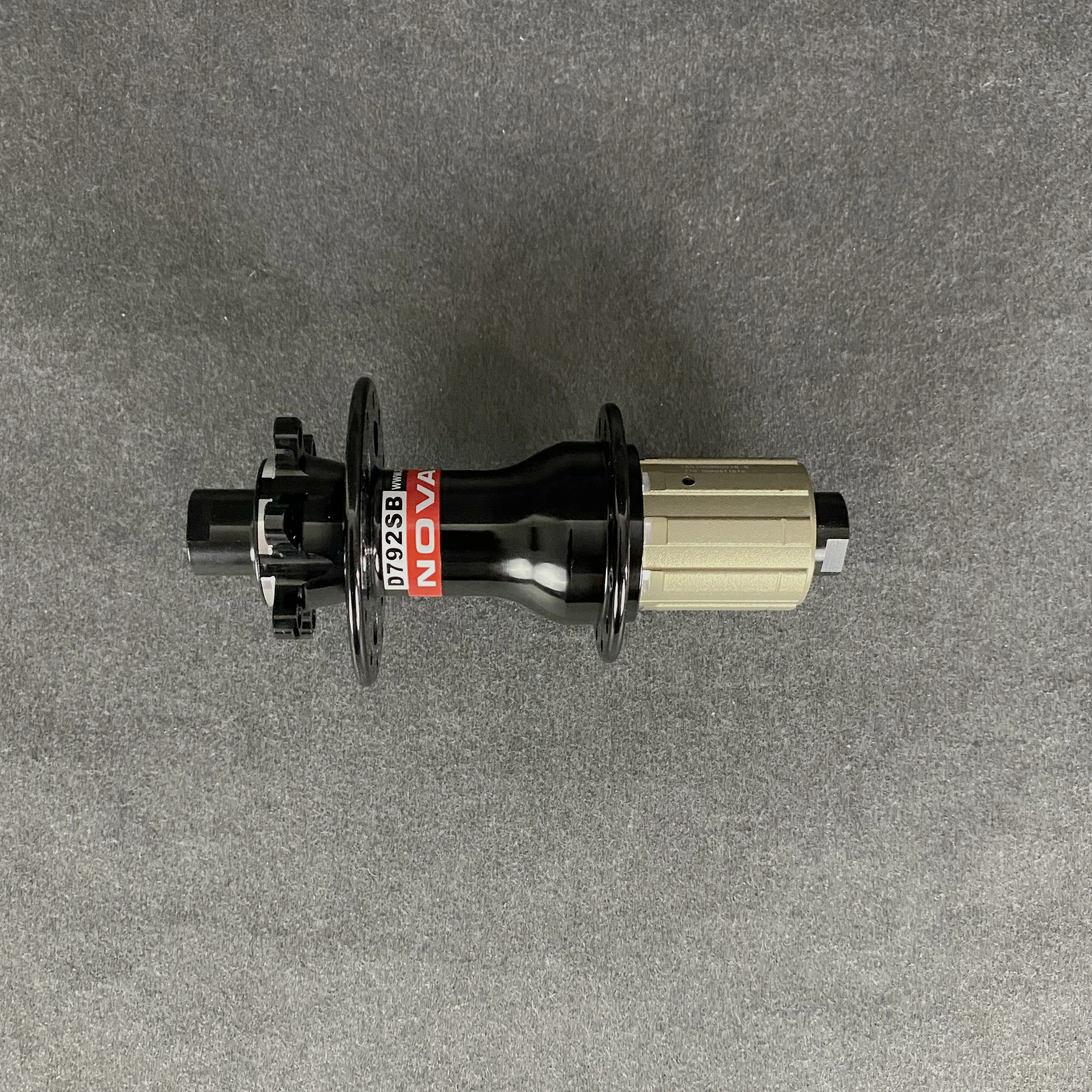 Novatec D792Sb Mozzo Freno A Disco Road/Mtb Perno Passante 24/28/32 Fori Compatibile Shimano 9/10/11S O Xd 11/12 Velocità