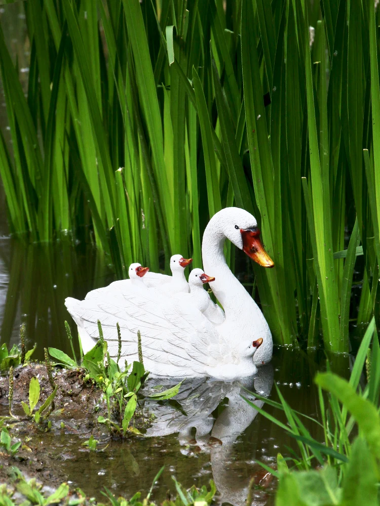 

Pond Floating White Swan Simulation Sculpture Decor Outdoor Garden Courtyard Small Pool Landscaping Fish Tank Water View Decor