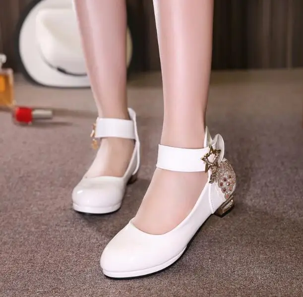 

Туфли из искусственной лакированной кожи на высоком каблуке; Вечерние туфли для девушек с цветочным узором на свадьбу с однобортным блейзером производительность хост детская туфли принцессы