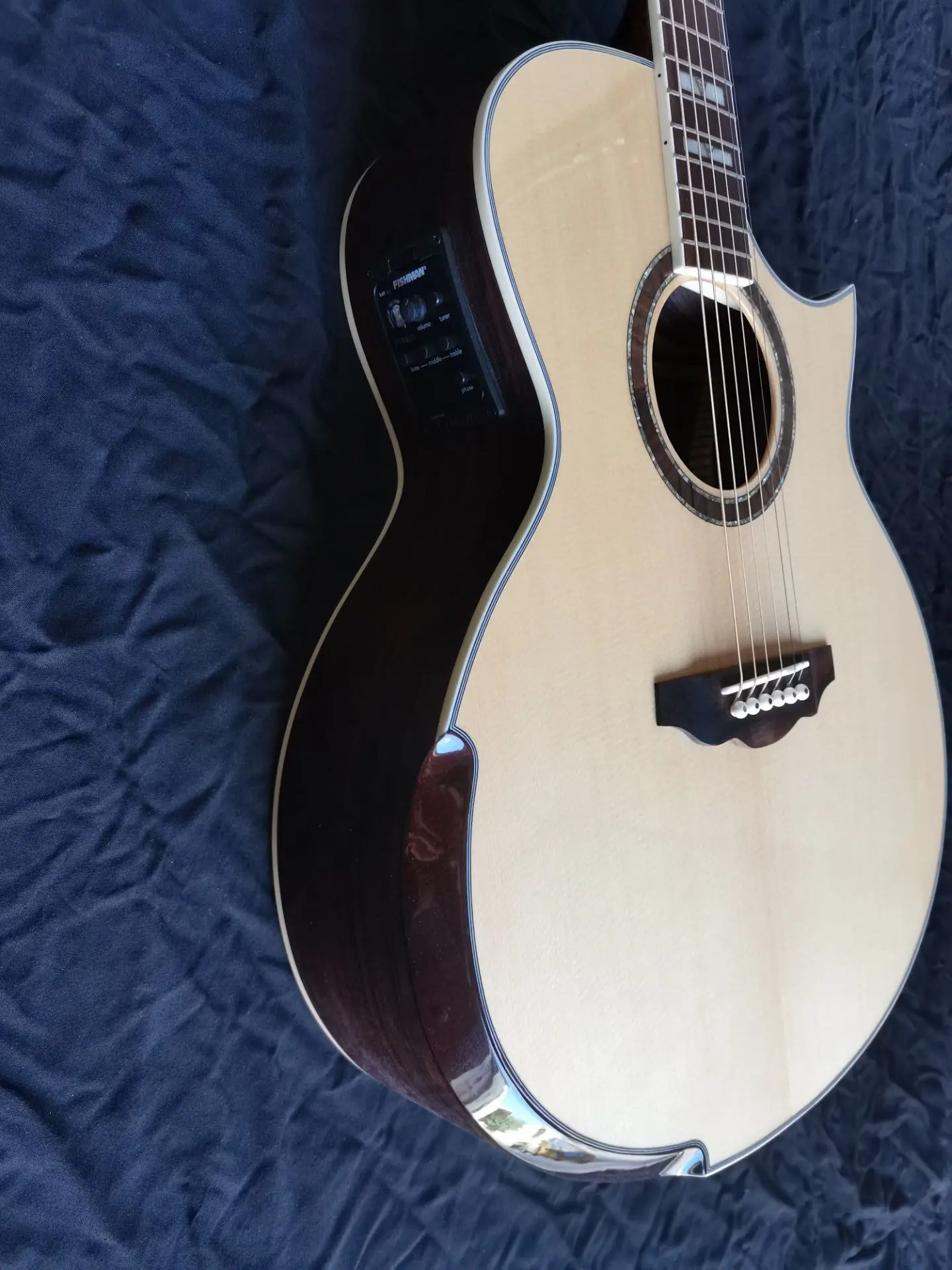 free shipping AAAA acoustic custom guitar cutaway natural solid spruce wood armrest design Byron guitars | Спорт и развлечения