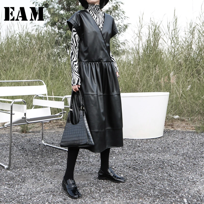 

[EAM] Women Black Pu Leather Long Temperament Dress New V-Neck Short Sleeve Loose Fit Fashion Tide Spring Autumn 2020 1K288