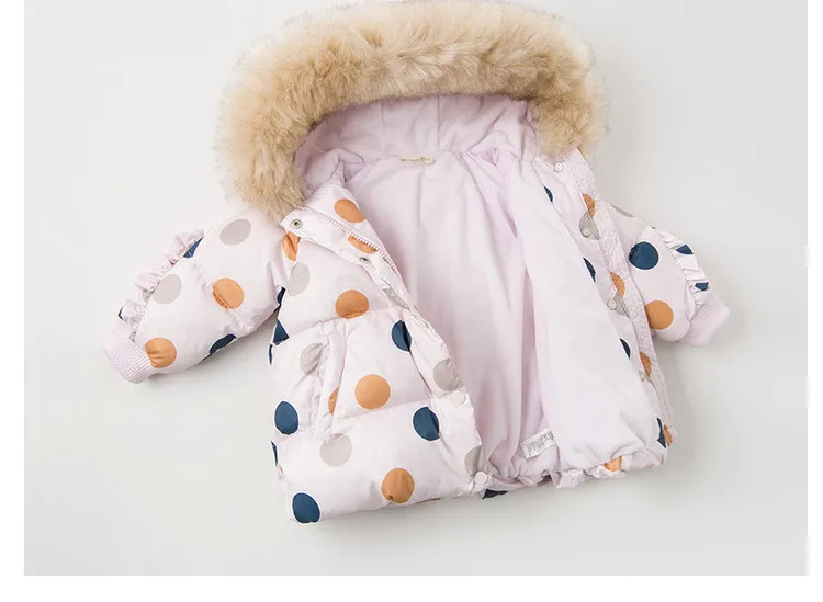 Dave bella/DBM11849, зимнее пуховое пальто для малышей Верхняя одежда в горошек с капюшоном и рюшами для девочек Детская куртка с подкладкой из 90% белого утиного пуха
