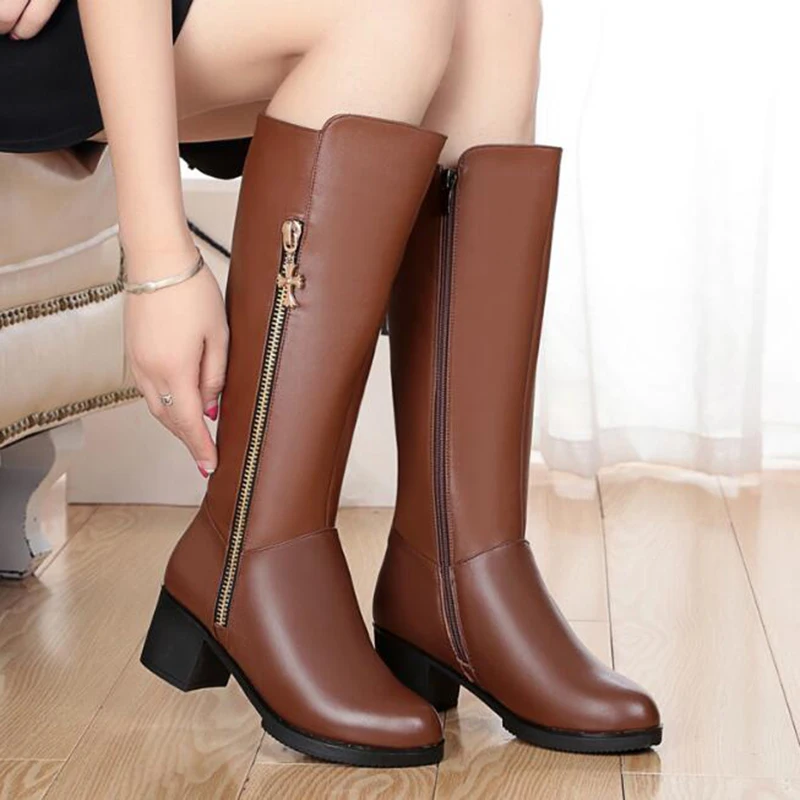 

2019 winter leather women's cotton boots with thick with wool in the first layer of leather boots in the large size warm boots