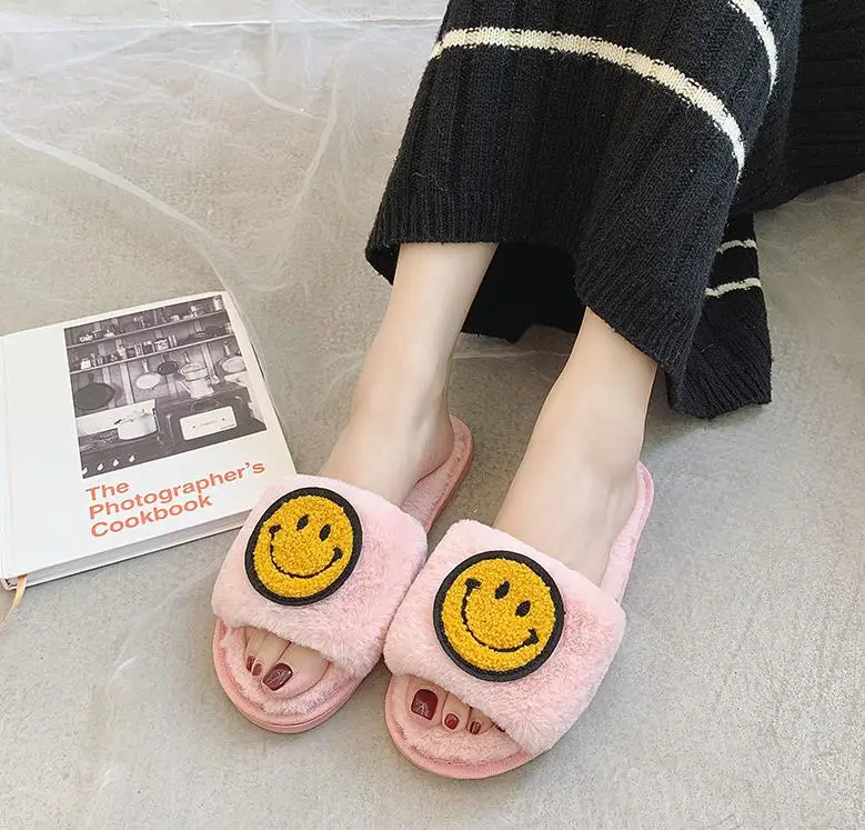 Smiley/тапочки для девочек; сезон осень-зима; Новинка года; удобные тапочки на плоской подошве; нескользящая одежда; женские шлепанцы для улицы