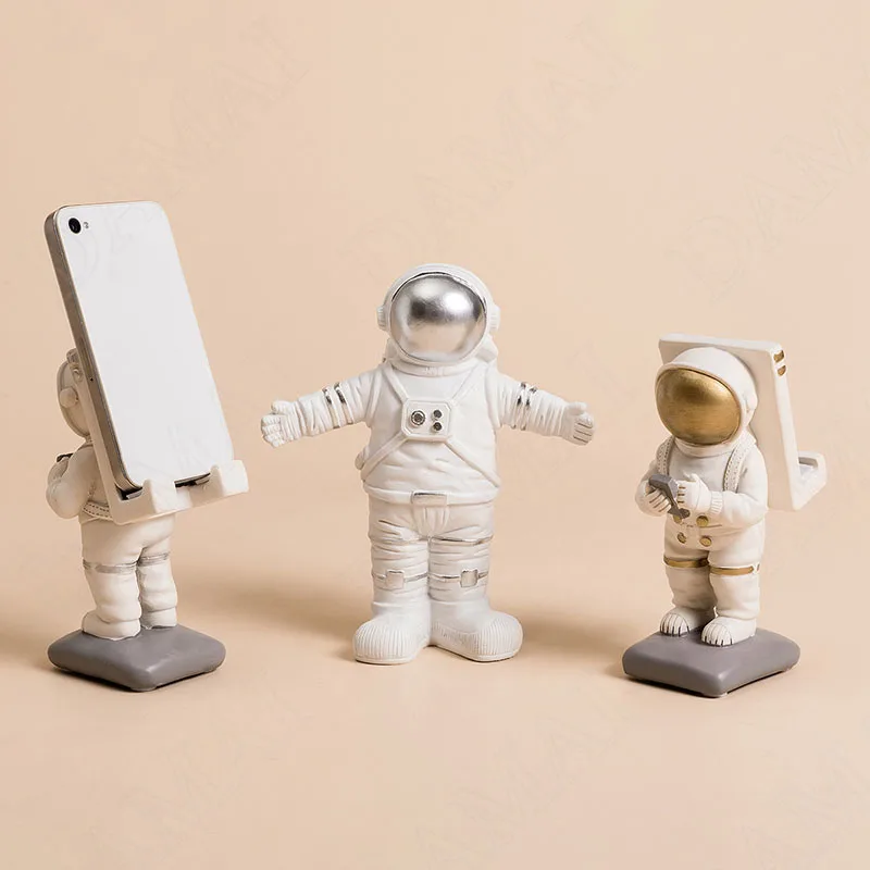 

Creativity Resin Statue Living Room Astronaut Statuette Desk Wine Cabinet Miniature Statue Home Decoration Modern Ornaments