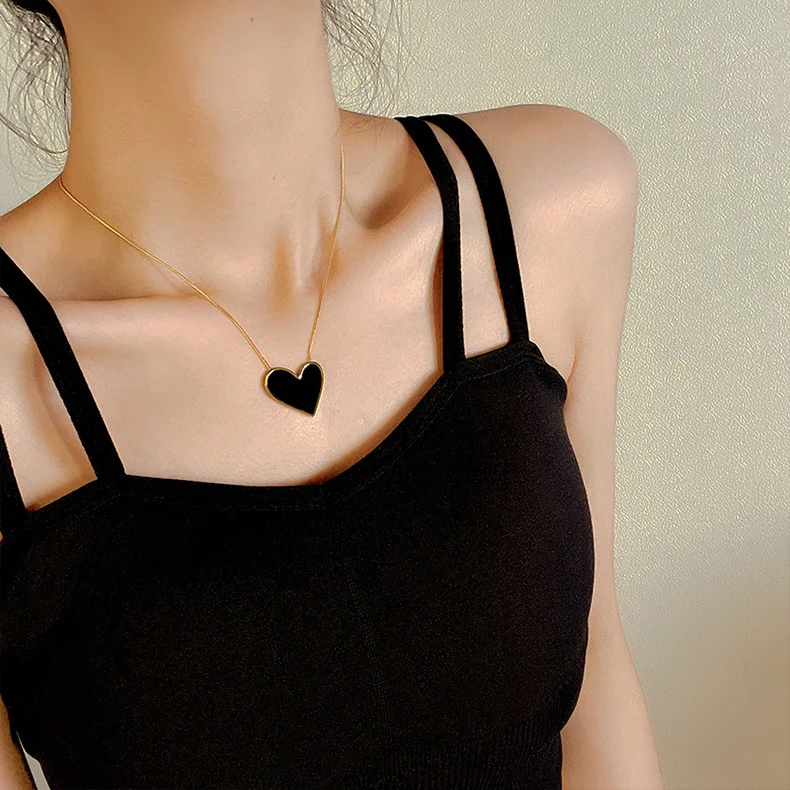 Europäische und amerikanische sexy schwarze Pfirsichherz-Anhänger-Halskette aus Edelstahl, sexy Halsketten-Accessoires für Mädchen, Geschenk für Frauen – Detail 6
