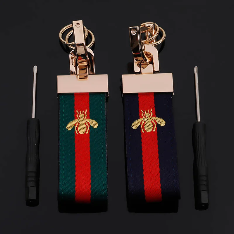 

Small bee three-color ribbon car metal keychain Mercedes-Benz Audi Volkswagen key ring chain pendant