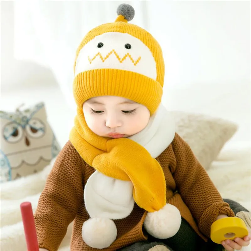 Детская зимняя теплая шапка и шарф, Детская короткая плюшевая Милая шапка, комплект из 2 предметов, детская шапка, закрывающая уши с помпонами, шарфы