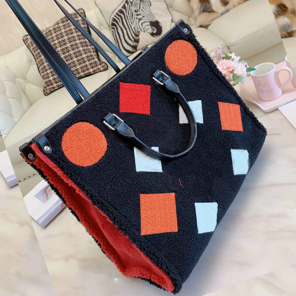 

Luxury 2019 Fashion Autumn New Ladies Shoulder Bag Fur Wool Clamshell Bag Box Shoulder Bag Wild Diagonal Package Soft Handbags