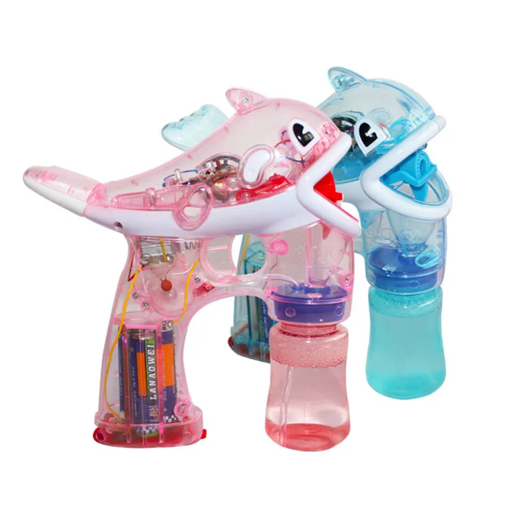 Полностью автоматическая машина пузыря Электрический прозрачный пузырьковый пистолет в форме дельфина 2 бутылки воды сияющая музыка