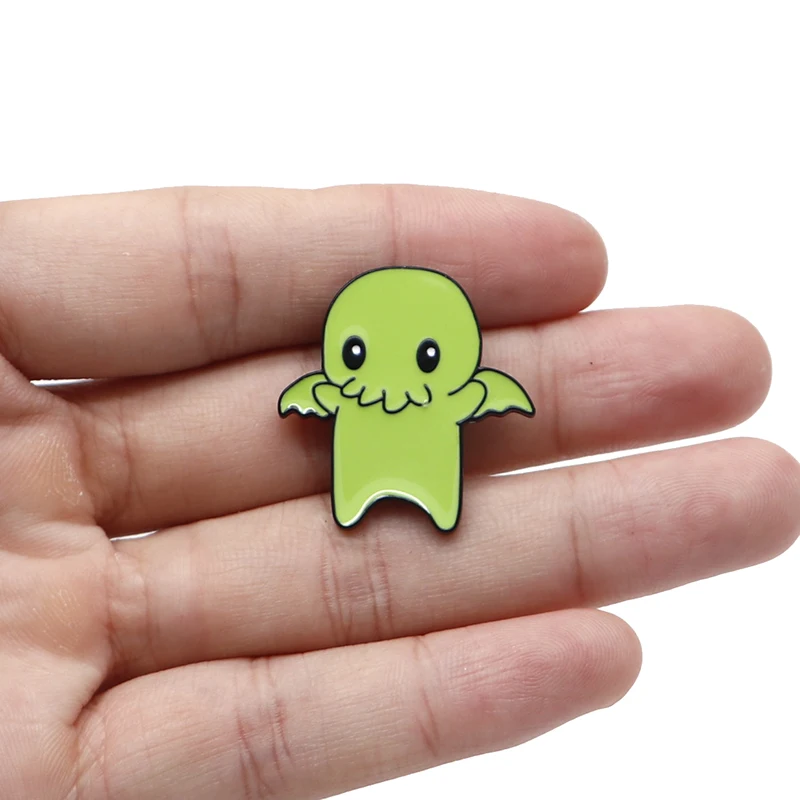 Зеленый монстр, брошь, Cthulhu, эмаль, булавка для женщин, значок на лацкане, булавка, украшение для рюкзака, поп-культура, заколки на шляпу, для сумки, для обуви, булавки A121