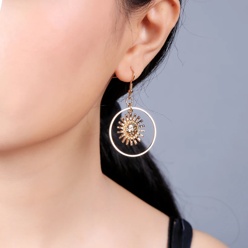 

Timlee E307 Free Shipping,New Personality Sun Smiling Face Geometry Round Alloy Dangle Earrings,Fashion Jewelry Wholesale