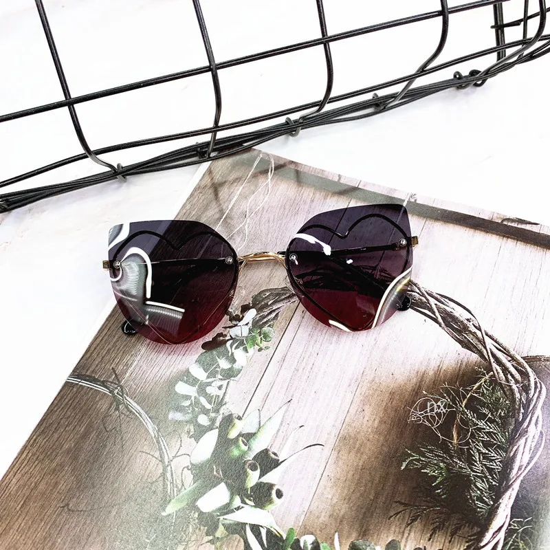 MINCL Brand Rimless Heart Sunglasses For Women Fashion Ladies Sun Glasses Love Heart Shaped Candy Glasses Girls UV400 NX - Цвет линз: jianbian gray