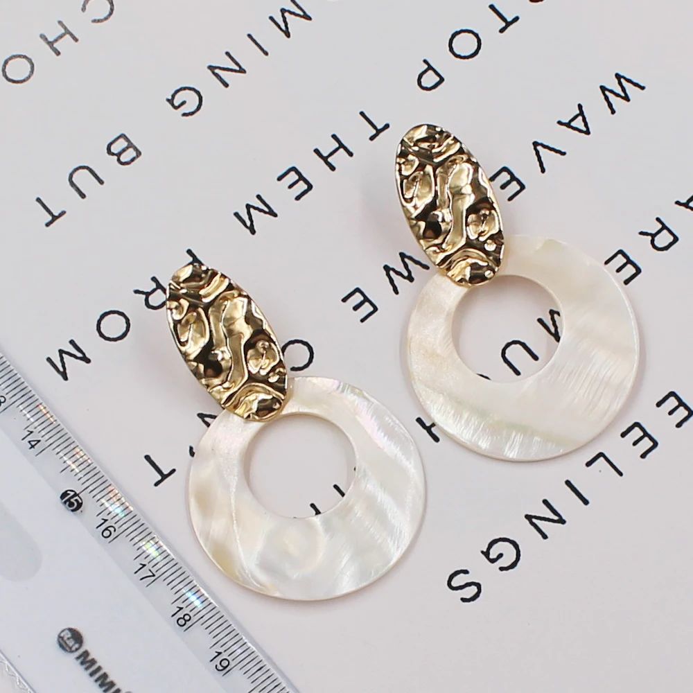 Натуральная морская раковина простые корейские серьги-гвоздики модные круглые перламутровые белые морские серьги Золотой кулон Модные полые серьги