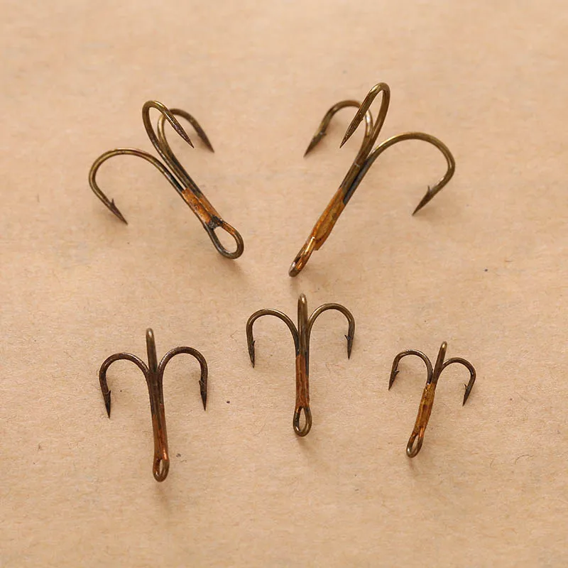 50pcs/Box Fishing Hook Antirust Treble Hooks Tackle Carbon Steel Lure - Цвет: Brown