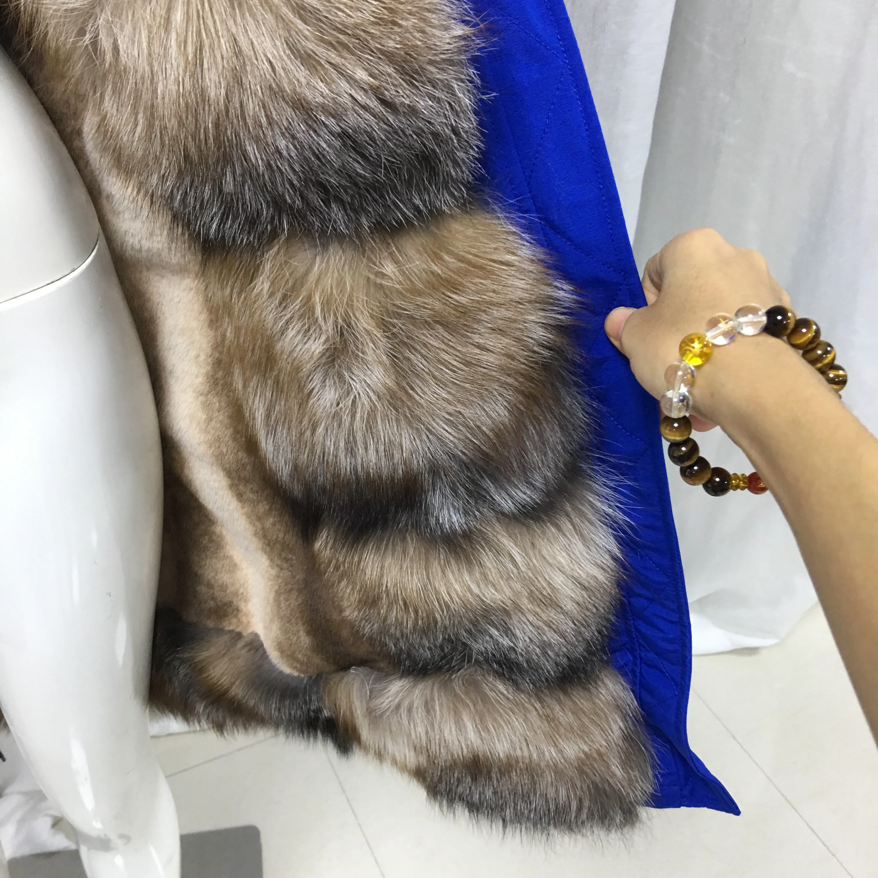 Уникальная женская оригинальная куртка из натурального меха шотландки, воротник с манжетами спереди, длинная яркая синяя зимняя куртка