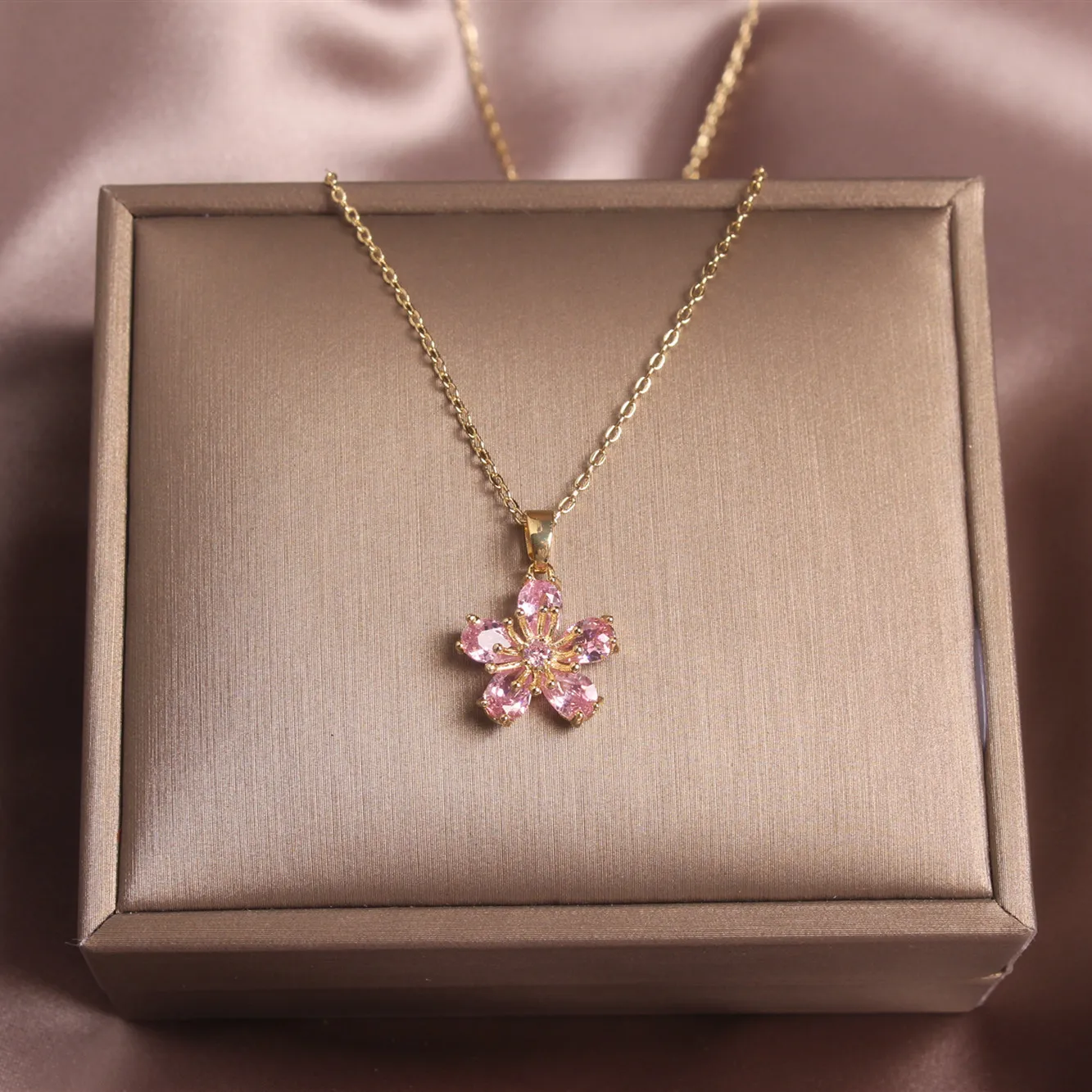 2020 Korean New Design Fashion Jewelry Exquisite Copper Inlaid Powder Zircon Pendant Cute Elegant Female Clavicle Necklace