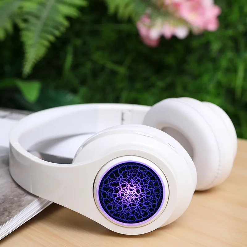 Bluetooth гарнитура наушники беспроводной сабвуфер с подсветкой Разъем карты красочные складные переноски Телескопический дизайн вставные кабели 4042 - Цвет: pure white
