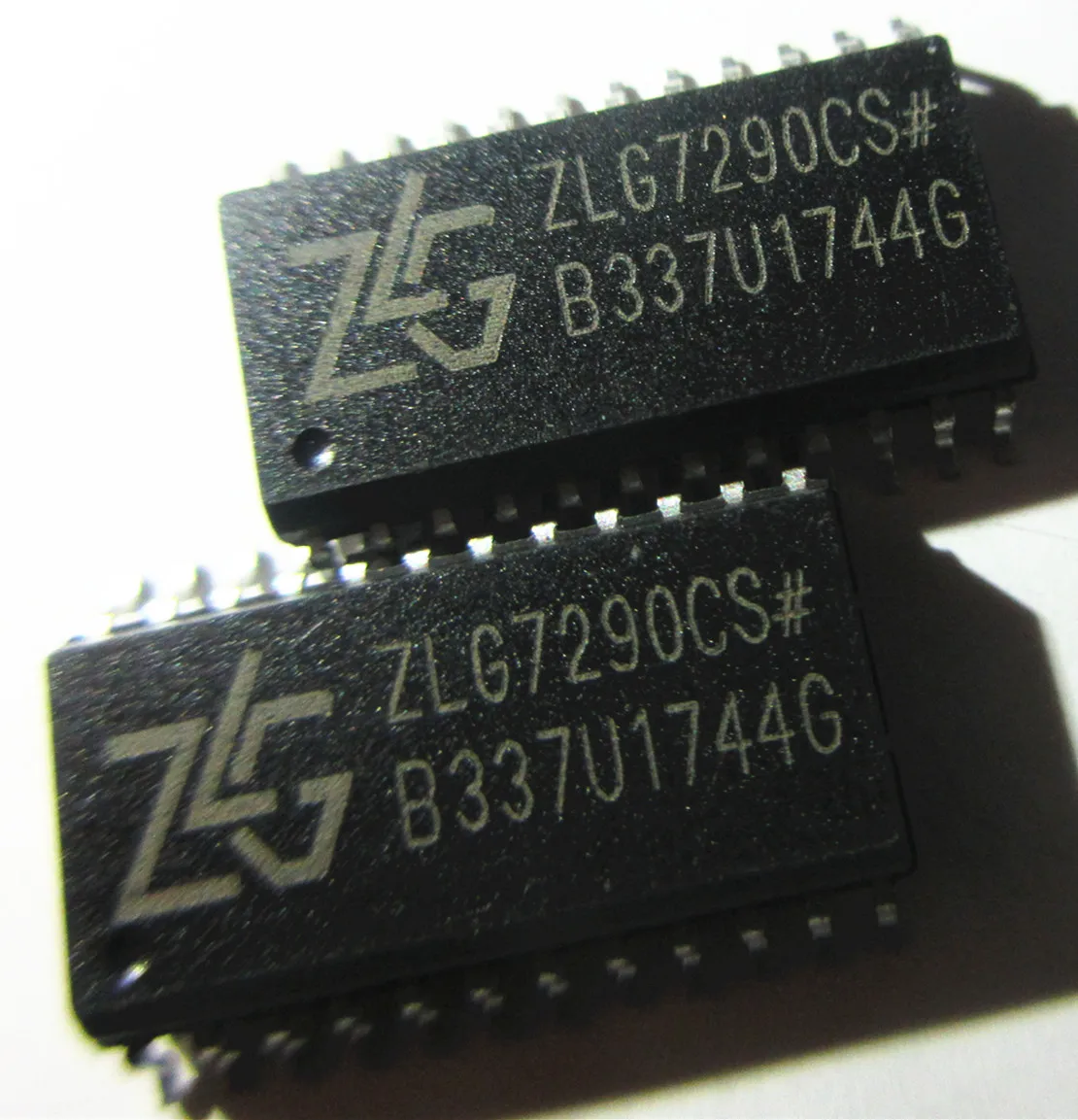 10 шт в упаковке, новая ZLG7290CS SOP24