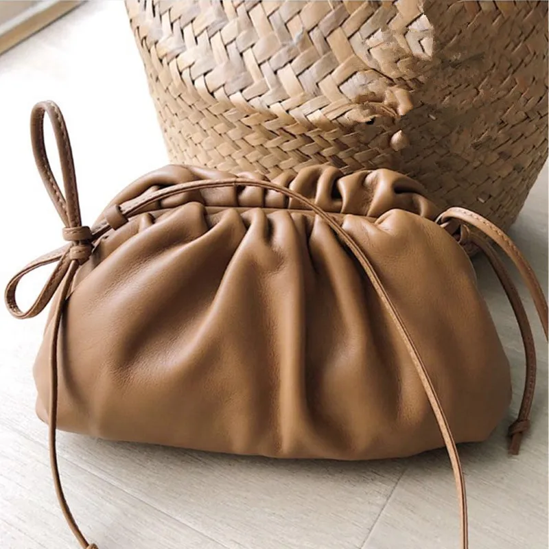 

Dumplings package 2019 new single shoulder his hand bag with new female 2019 new leather bag clouds bag bag
