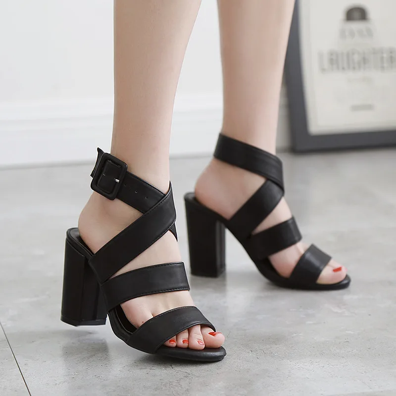 

2019 summer new large size women's shoes fashion trend belt buckle sandals fashion wild thick heels