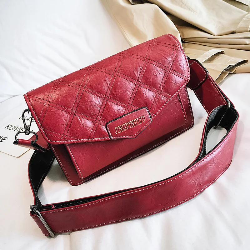 

Women's Red Wallet Classic Feminine PU Leather Noble Sense Lattice Small Square Bag Triangle Magnetic Buckle Shoulder Messenger