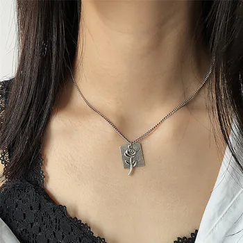 

Simple Square Rose Flower Chain Valentine'S Day Gifts Necklace Women Jewelry Long Pendant For Girlfriend Silver It Can Move