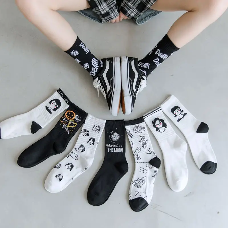 2020 New Autumn Black and White Sports Women Socks Cotton Cute Winter Socks Women Kawaii