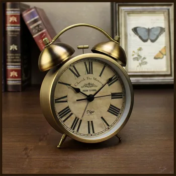 

Retro Small Alarm Clock Night Light Vintage Silent Snooze Alarm Clock Bedside Battery Reloj Despertador Table Decoration AE50AC