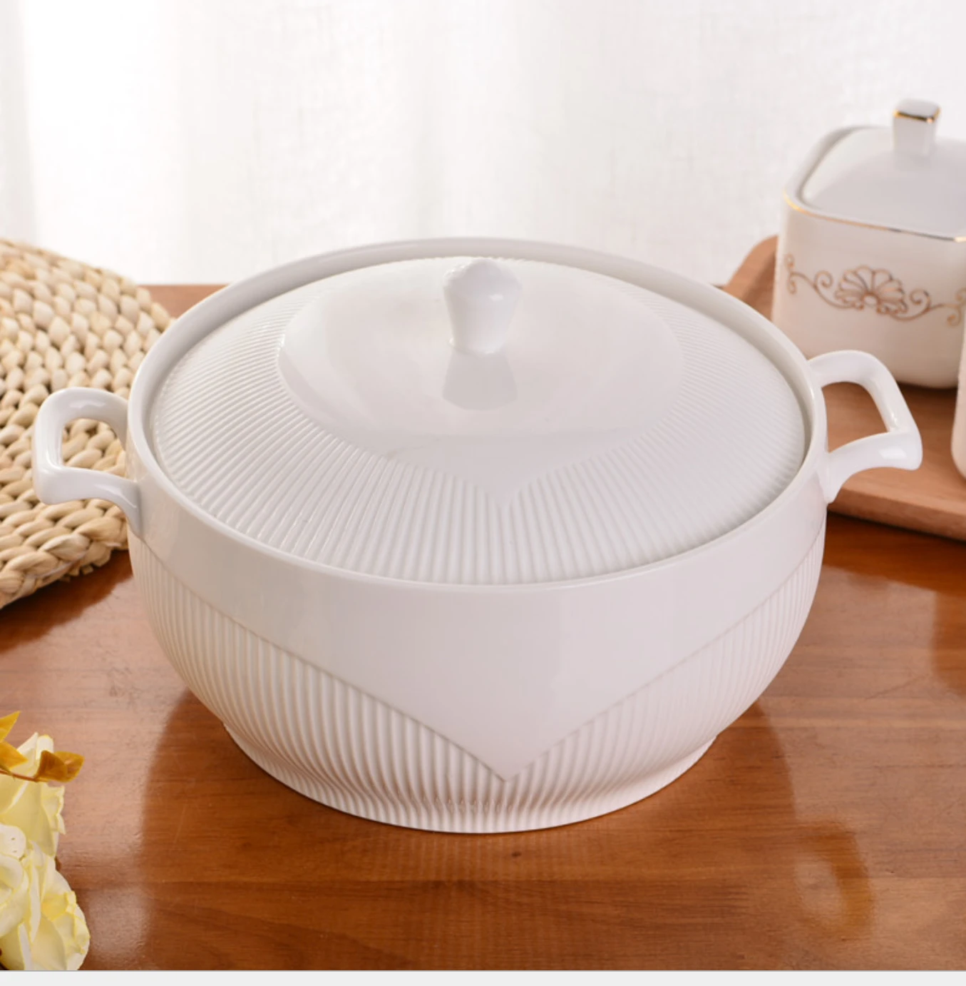 Ceramic Soup Pot White Round Nordic Phnom Penh 2.6L Large Bowl with Lid Cooking Utensils Household Kitchen Supplies Tableware Ceramic Soup Pot White Round Nordic Phnom Penh 2.6L Large Bowl with Lid Cooking Utensils Household Kitchen Supplies Tableware