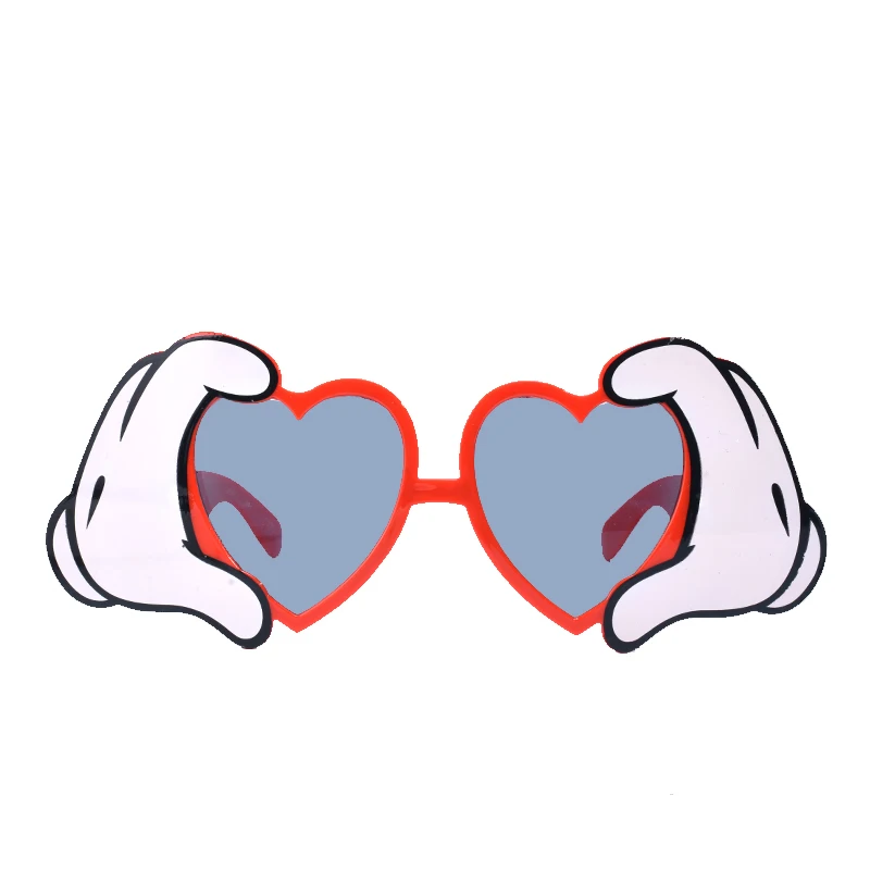 手抓爱心眼镜