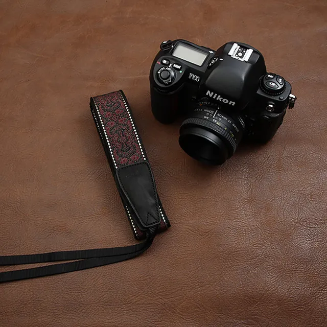 Nikon F100 一眼レフカメラ ストラップ付き