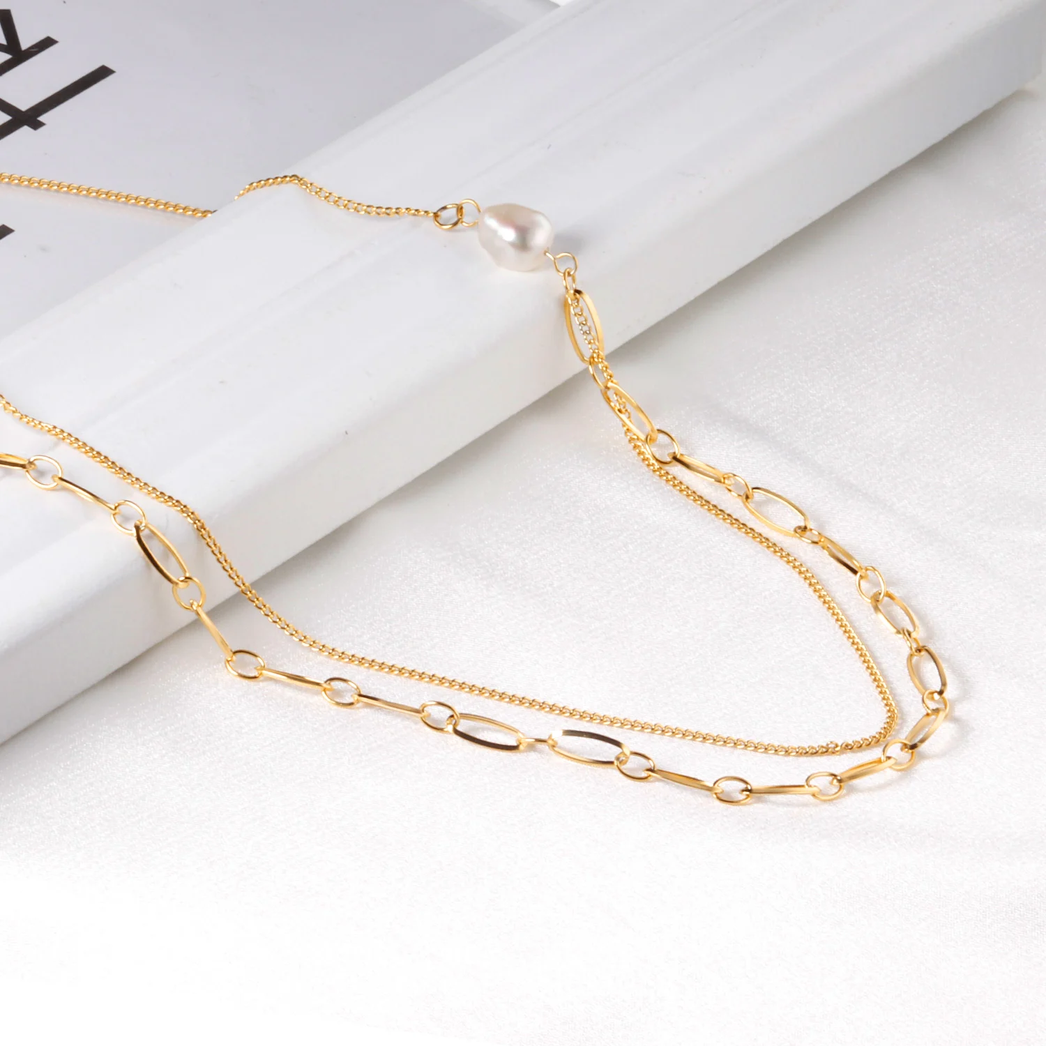 

Vintage Double Layered Pendant Necklaces For Women Paper Clips Chain Classic Golden Imitation Pearl Elegant Chic Clavicle Choker